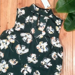 NWT Finn & Grace Dark Green Floral Sleeveless Top